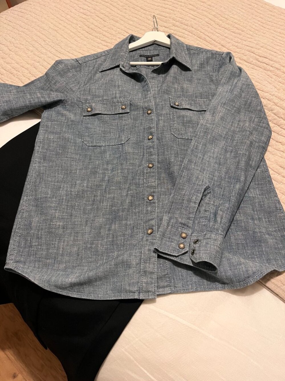 BANANA REPUBLIC DENIM CHAMBRAY, DARK BLUE SHIRT, SZ L, 100% COTTON - Picture 6 of 9